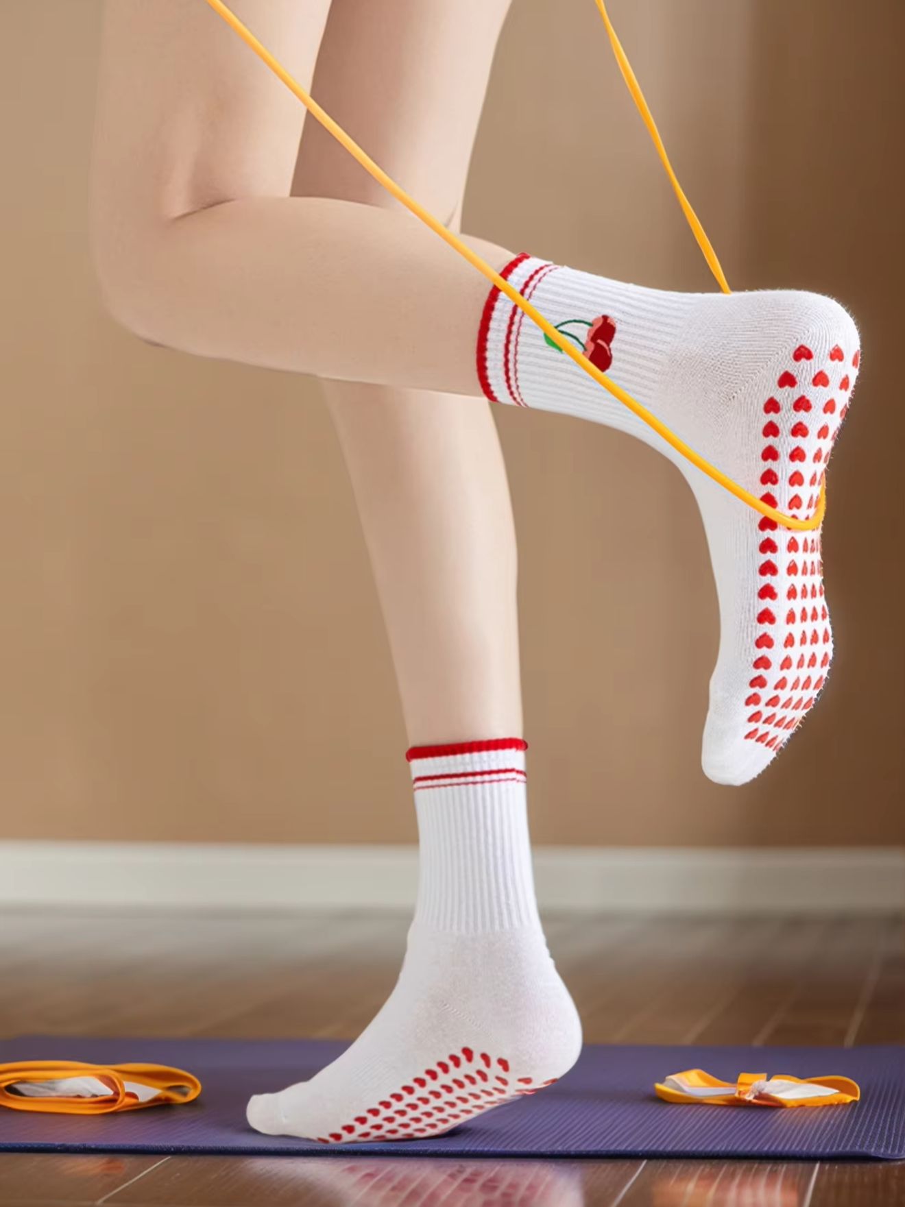 زوج واحد من جوارب اليوغا الاحت - مراجعة Yoga Fitness & Nutrition Llp وسعره